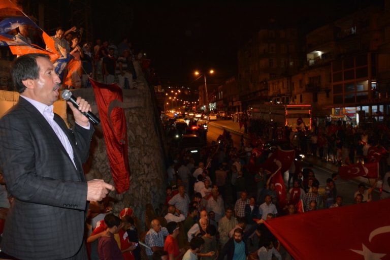 Demokrasiyi ve değerlerimizi sonsuza dek koruyacağız