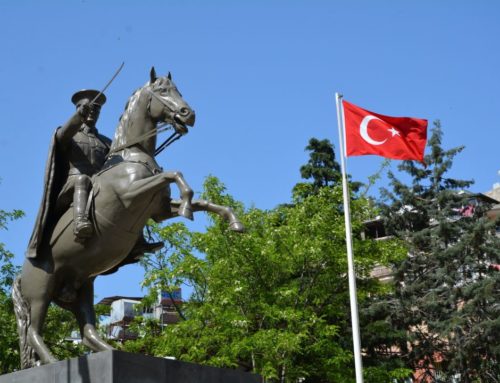 Ulusumuzun şanlı tarihi ve bayrağımız, bu millet için çok önemlidir.