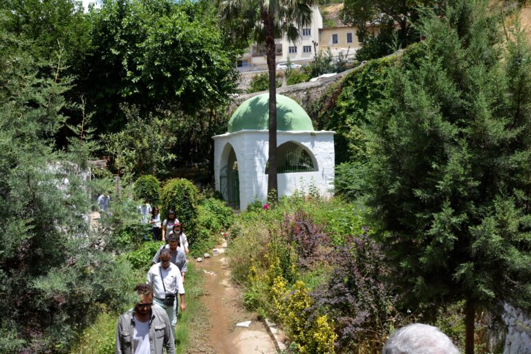 Profesyonel Turist Rehberleri Belen'de